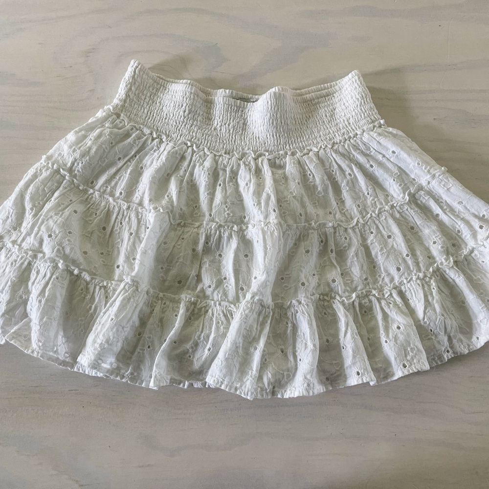 American Eagle White Ruffle Skirt Sz Large with Elastic Waist